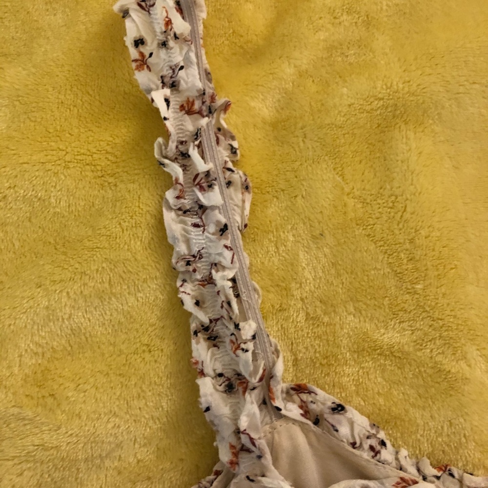 Lulu’s Cream Floral Print Button-Up Ruffled Crop - Picture 13 of 14